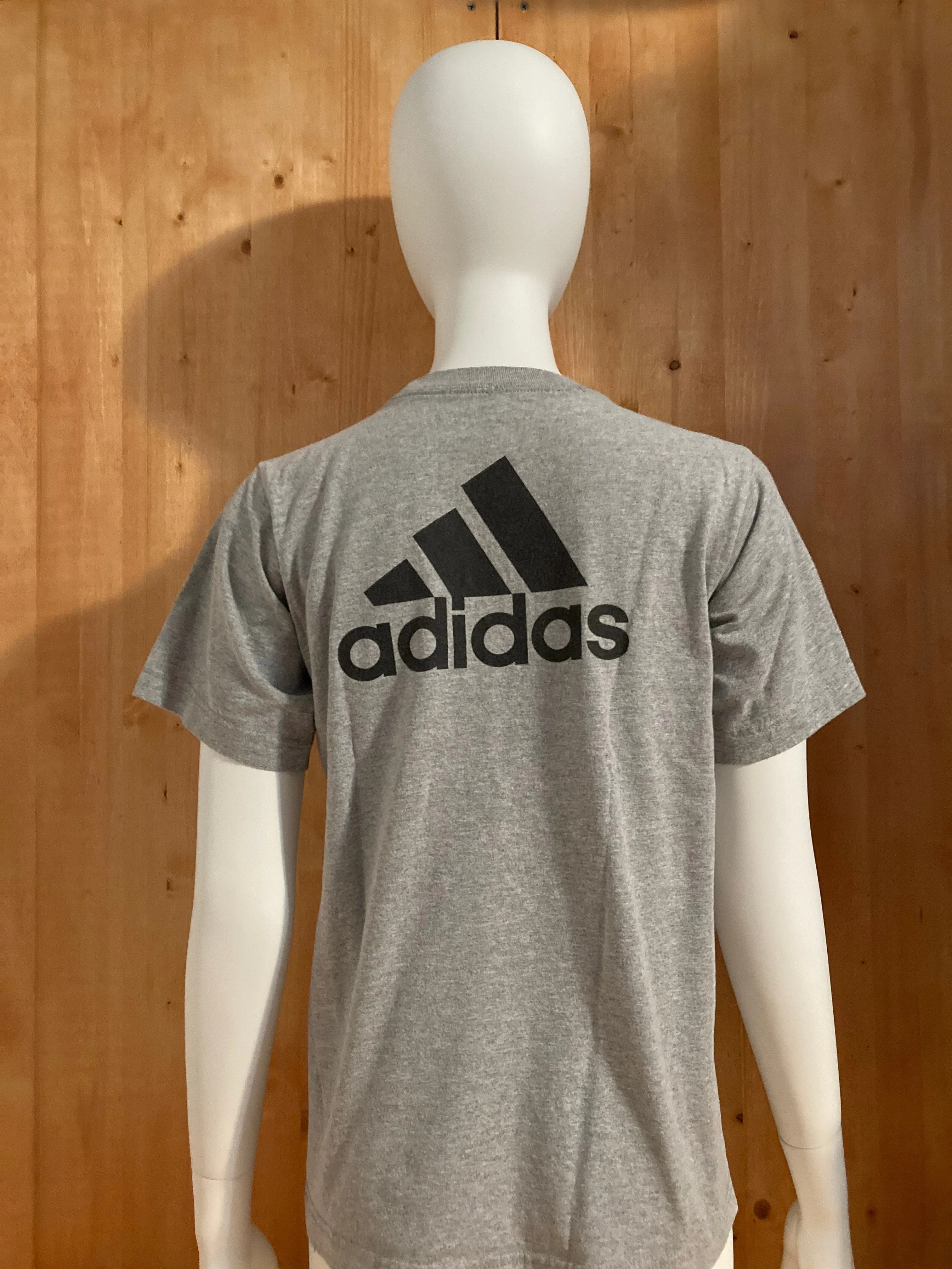 ADIDAS "NO 1 SOCCER CAMPS" Graphic Print Kids Youth Unisex T-Shirt Tee Shirt L Large Lrg Gray Shirt