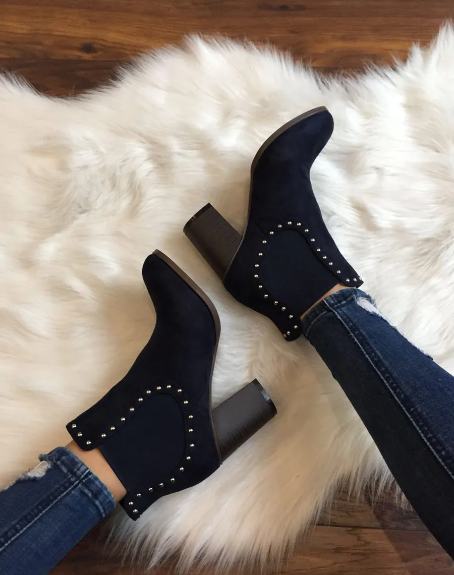 Chelsea boots bleus ornés de clous et à talons