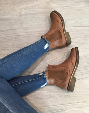 Chelsea boots camel