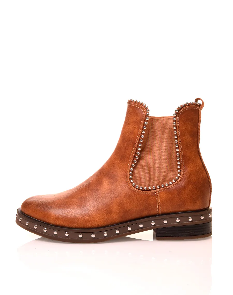 Chelsea boots camelles à détails perles