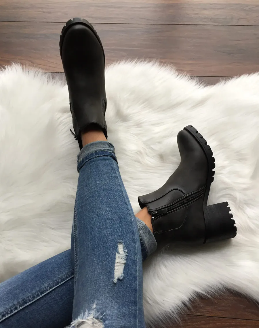 Chelsea boots grises à élastiques rayés