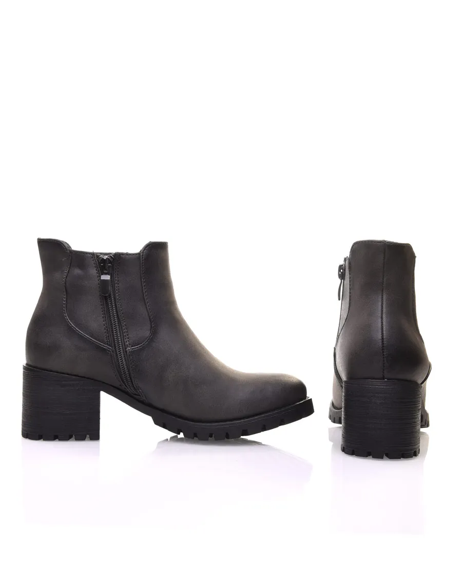 Chelsea boots grises à élastiques rayés