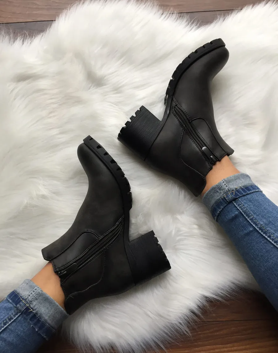 Chelsea boots grises à élastiques rayés