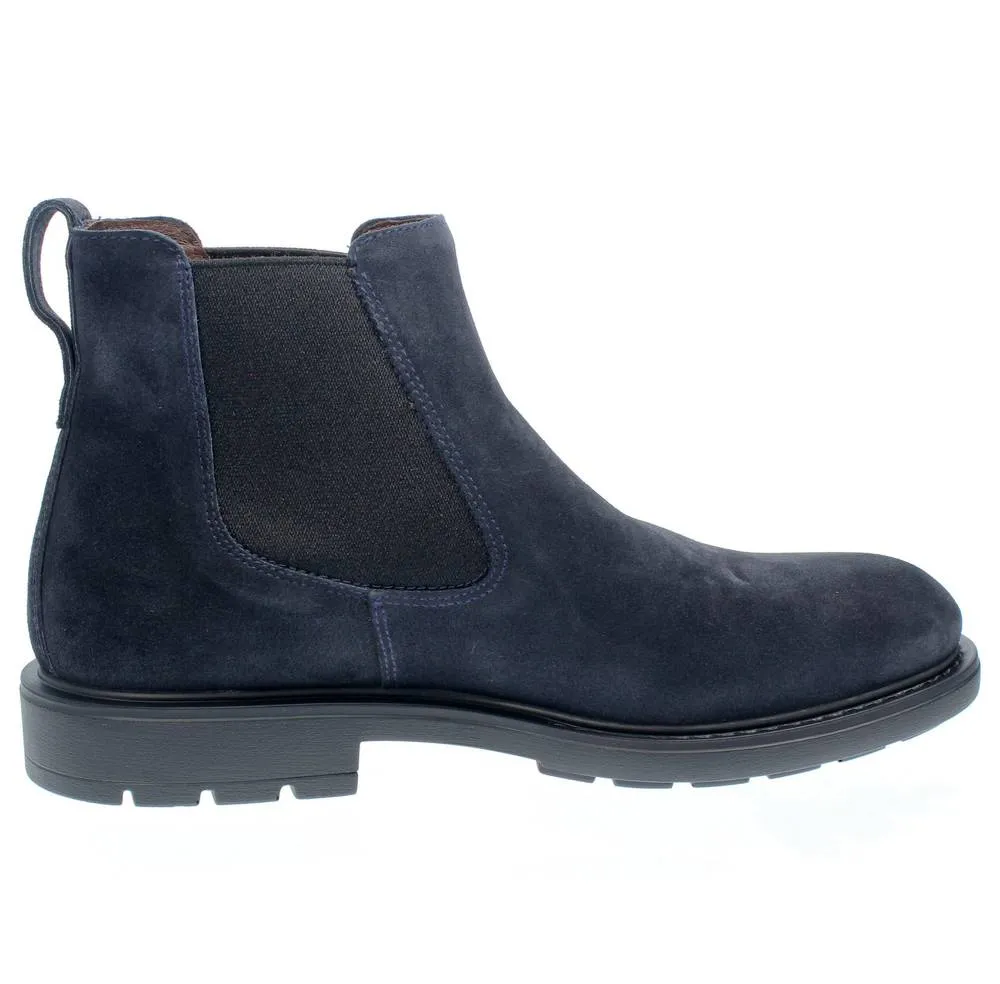 Chelsea Boots in Suede