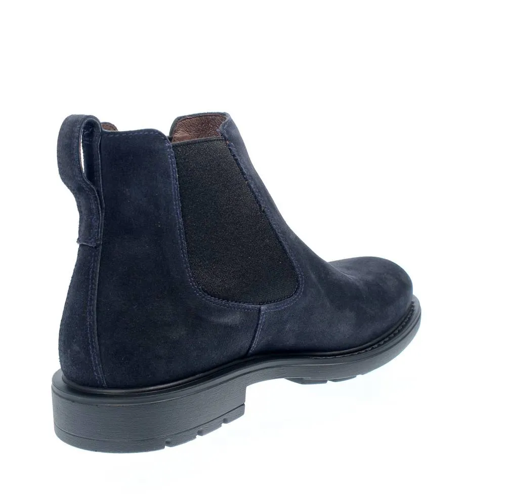 Chelsea Boots in Suede