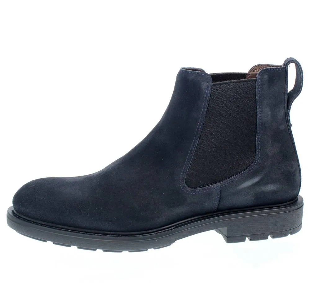 Chelsea Boots in Suede