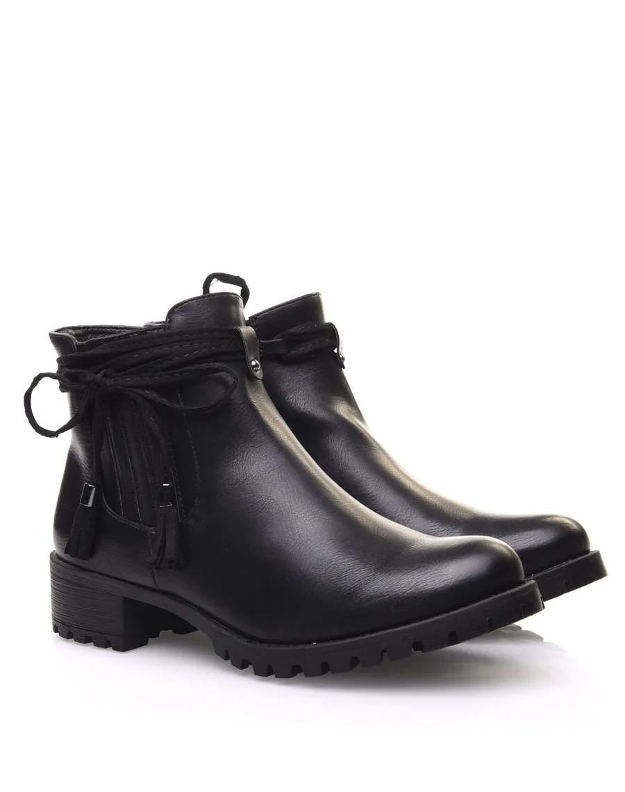 Chelsea boots noires à brides et pompons