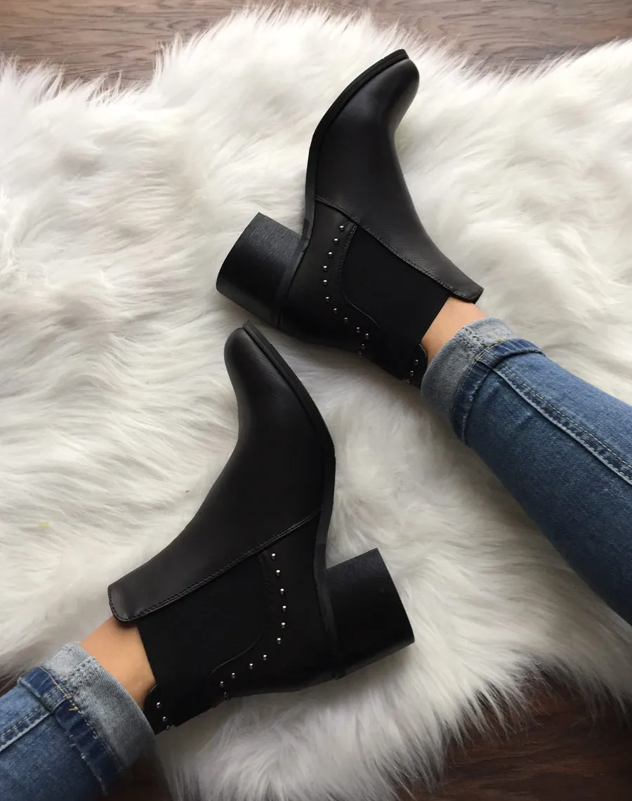 Chelsea boots noires cloutés à petits talons