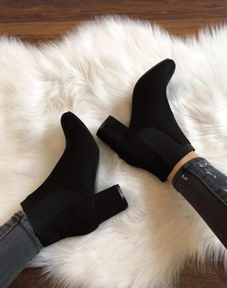 Chelsea boots noirs entièrement suédines talons mi hauts