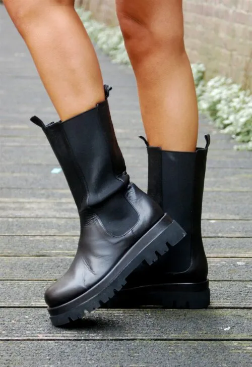 High chelsea boots black