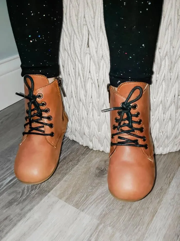 Luxe Nubuck Nutmeg Fauna Vintage Nyx Boots!   Extra pair of laces!