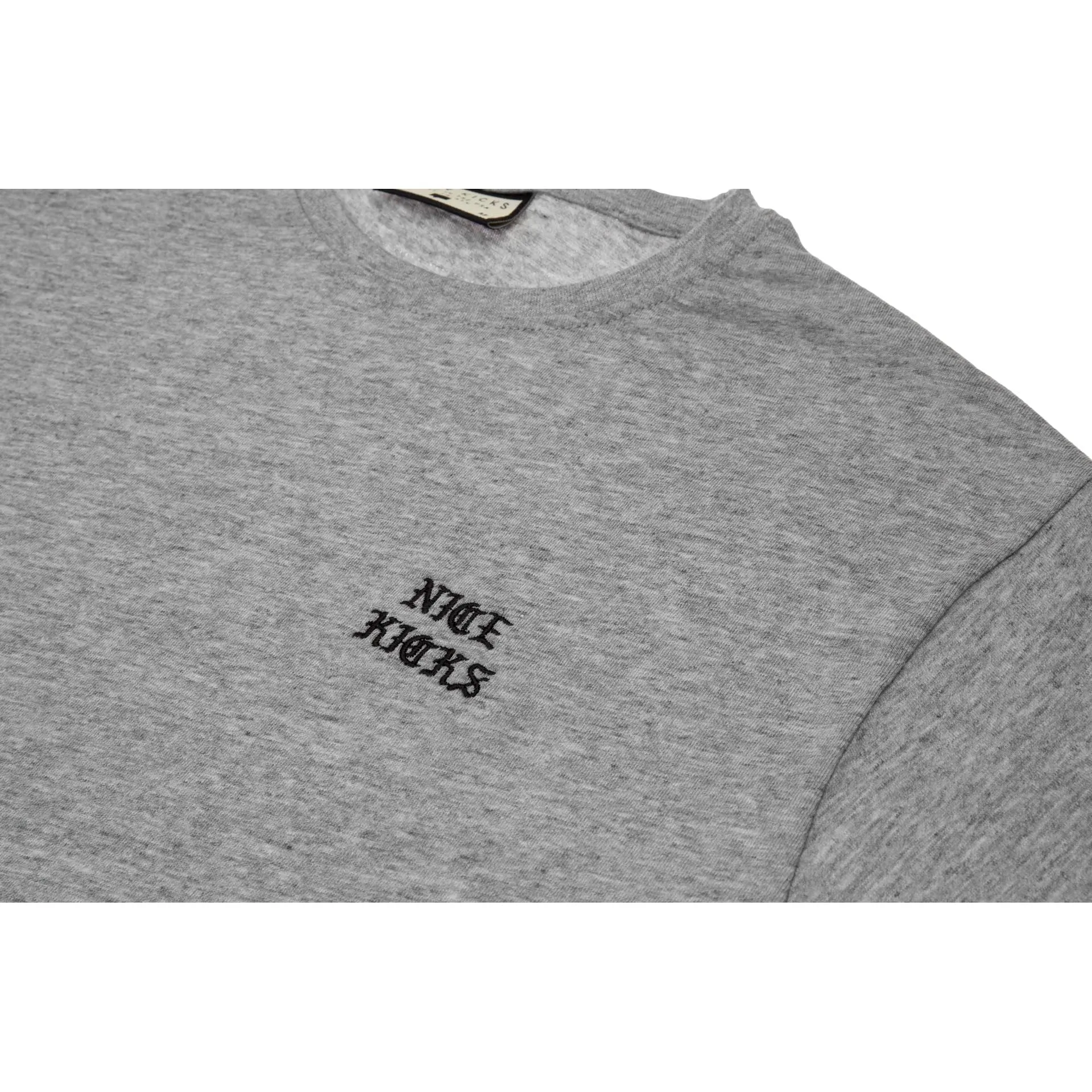 Nice Kicks Chest Print Old Engish "Pablo" Crew Tee - Grey