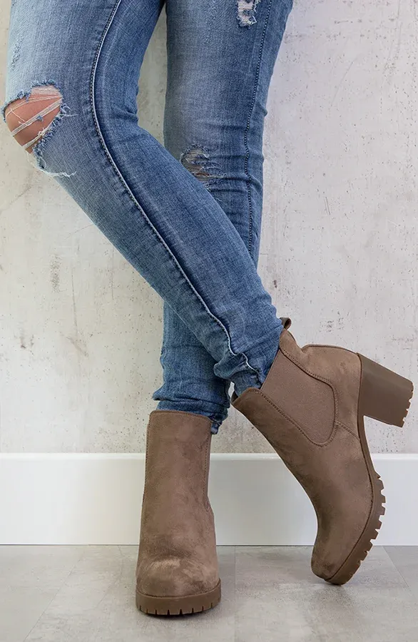 Suede Chelsea Boots Taupe