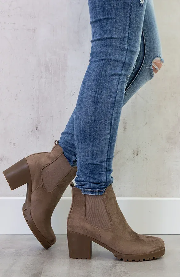 Suede Chelsea Boots Taupe