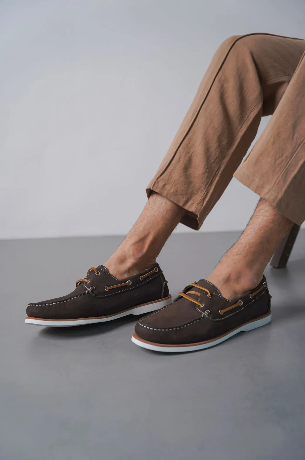 TUMBLED LEATHER BOAT SHOES