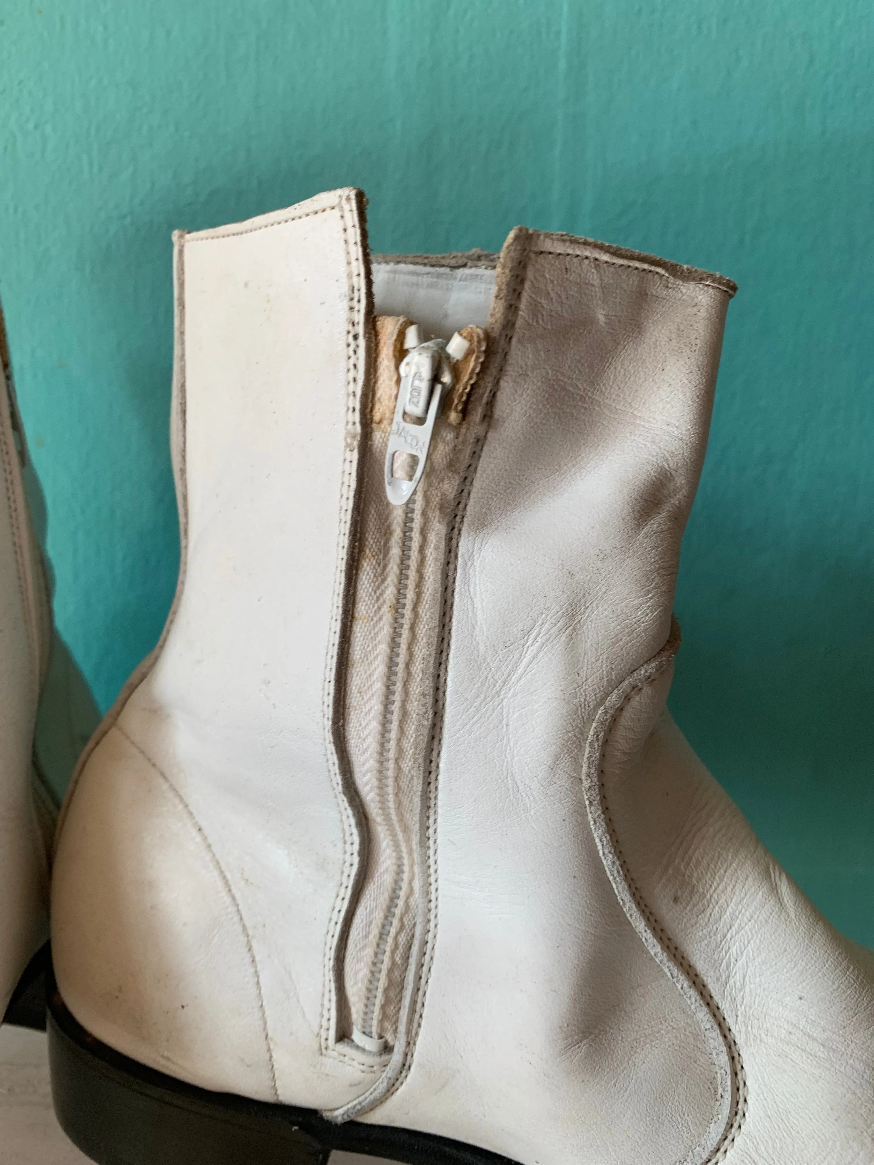 White Leather Zip Side Chelsea Boots circa 1960s M US 8 W US 10